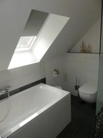 6 Personen Mit Sauna, Whirlpool, Zwei Duschen Sowie Kaminofen In * 奥滕多夫