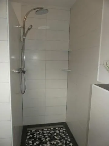 度假居 6 Personen Mit Sauna, Whirlpool, Zwei Duschen Sowie Kaminofen In *