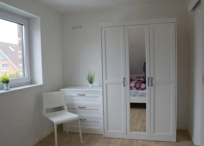 6 Personen Mit Sauna, Whirlpool, Zwei Duschen Sowie Kaminofen In 奥滕多夫